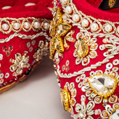 Behnaz pink wedding Khussa for women with handcrafted ethnic detailing