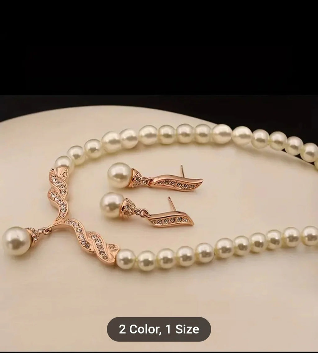 Necklace Set, Including a Pair of Earrings.